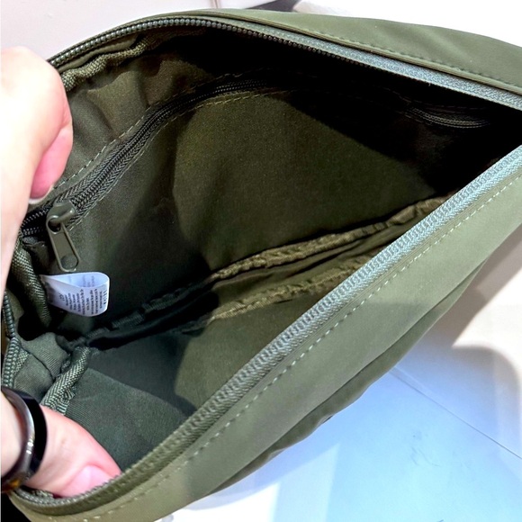 🌲💚 OBŌ Hunter Green Crossbody / Belt Bag – Adventure-Ready & Super Stylish! 💚 - Picture 12 of 16